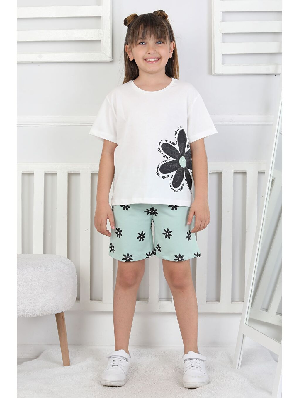 Yeşil Papatya Baskılı Kısa Kollu Cepli Kız Çocuk Şort Takım
