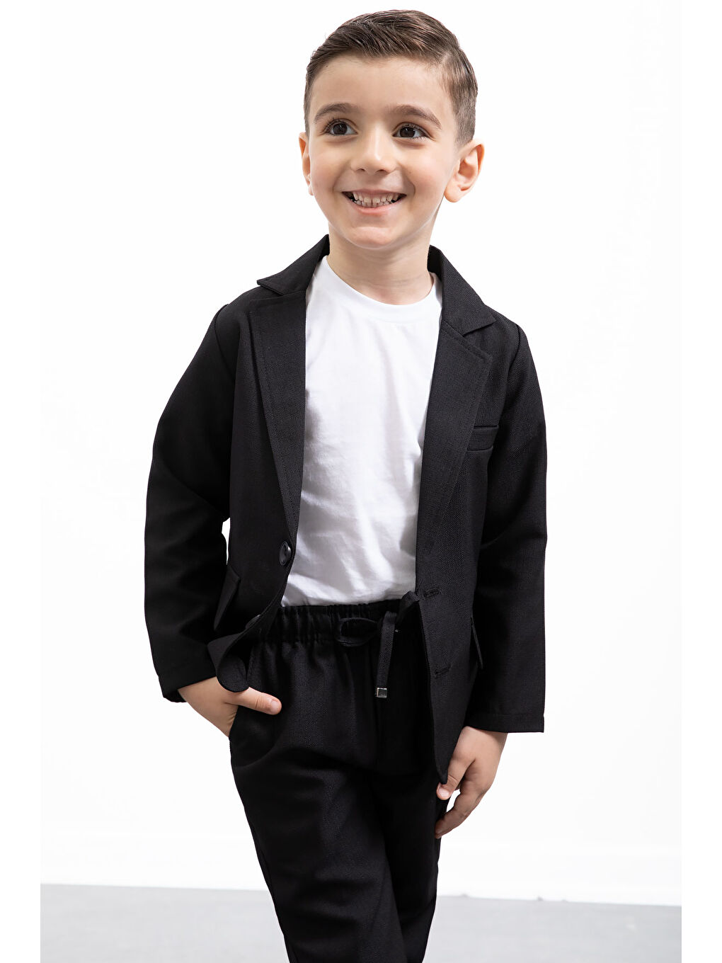 Siyah Keten Ceketli ve Pantolonlu Basic Tişörtlü Erkek Çocuk 3lü Takım Elbise 21201-1