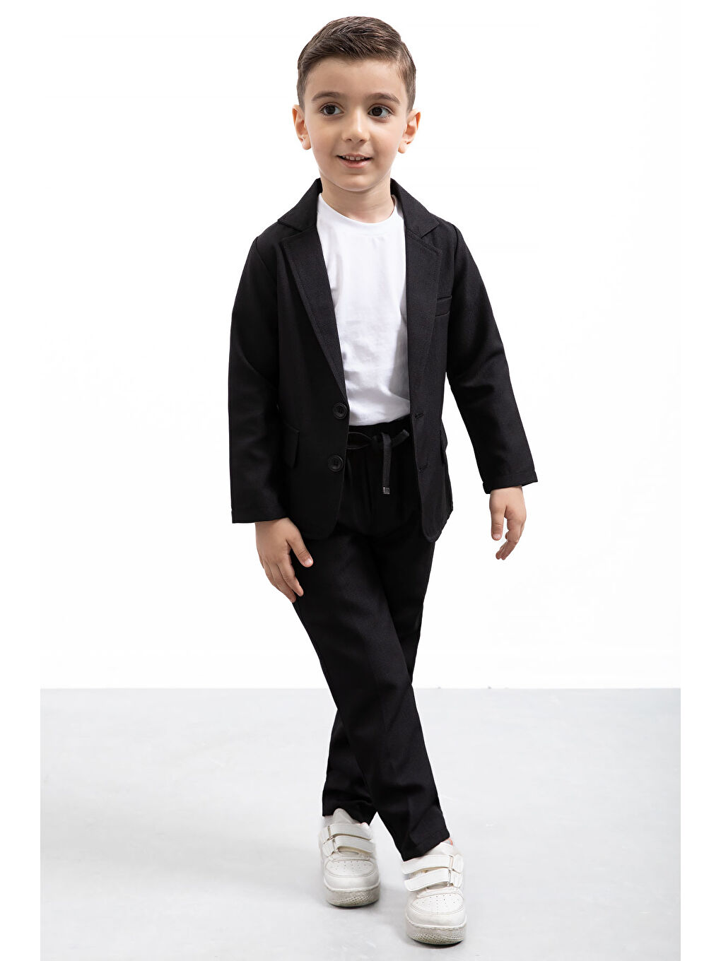 Siyah Keten Ceketli ve Pantolonlu Basic Tişörtlü Erkek Çocuk 3lü Takım Elbise 21201-2