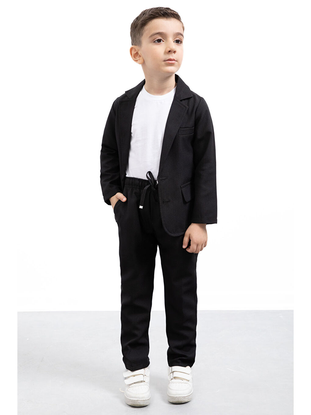 Siyah Keten Ceketli ve Pantolonlu Basic Tişörtlü Erkek Çocuk 3lü Takım Elbise 21201-4
