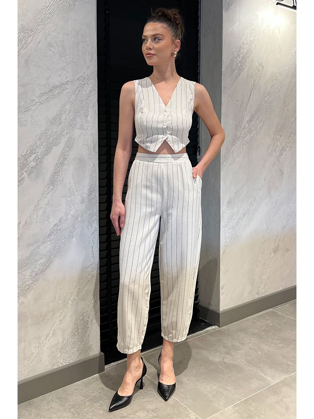 Bej Kadın Çizgi Desenli Keten Yelek Pantolon İkili Takım-1