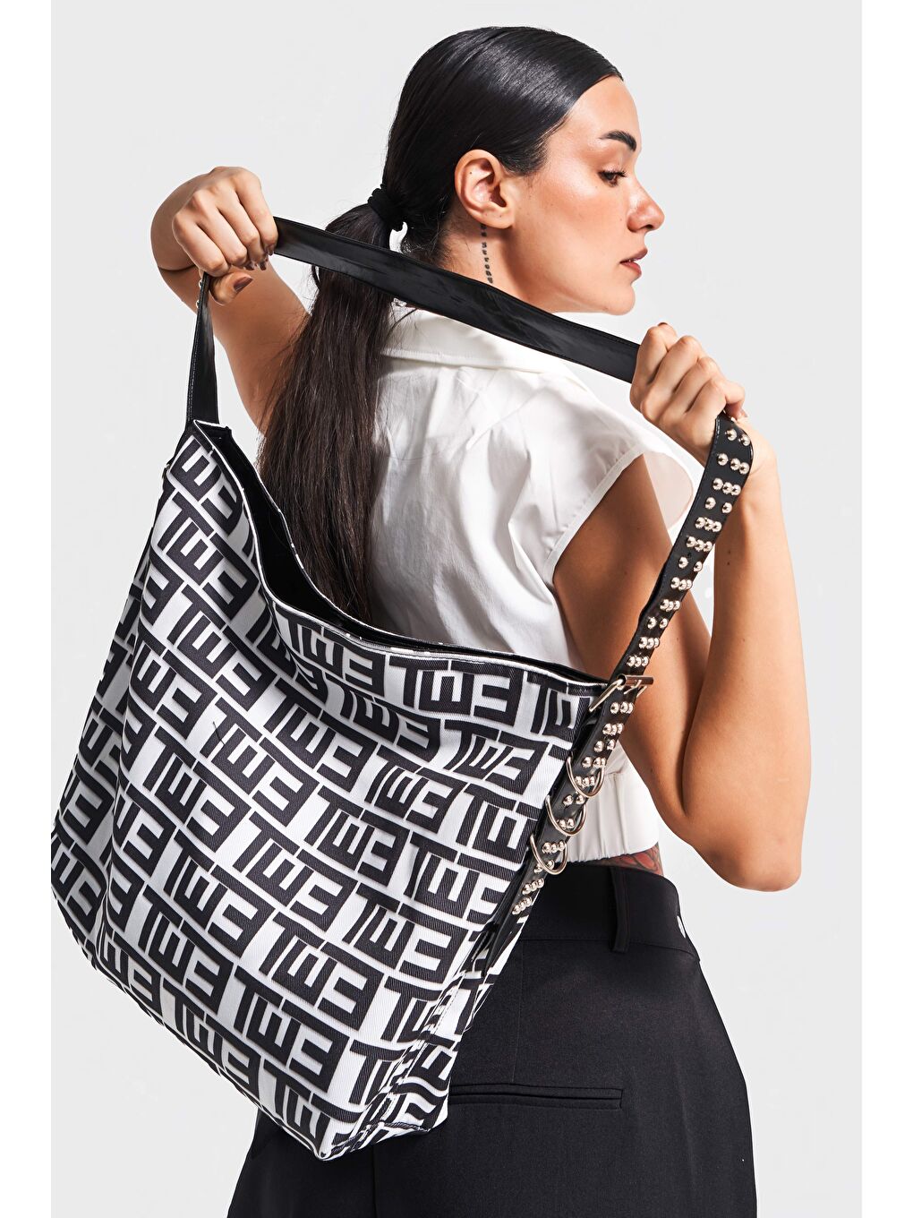 Siyah Kadın Baskılı Renk Askı Kemerli Taş Detaylı Tasarım Çanta-4
