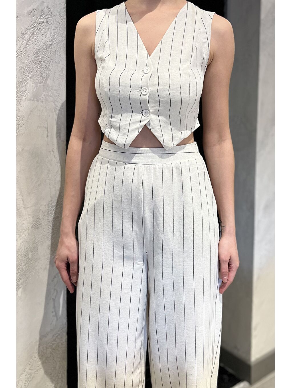 Bej Kadın Çizgi Desenli Keten Yelek Pantolon İkili Takım-3