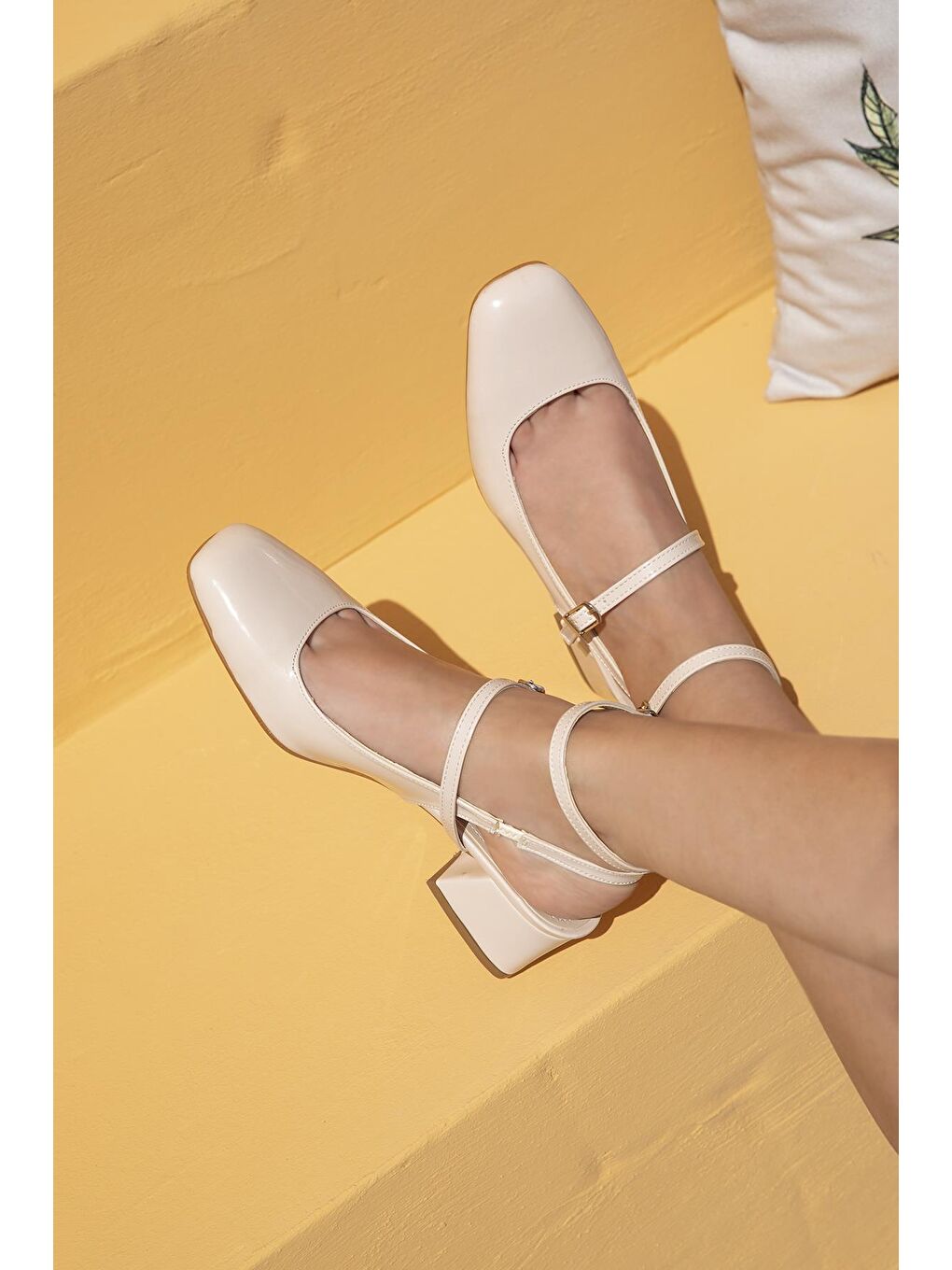 Viola Kadın  Topuklu Rugan Ayakkabı Bej