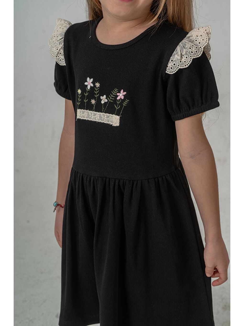 Siyah Çiçek Nakışlı Brode Detaylı Kız Çocuk Elbise 50974-1