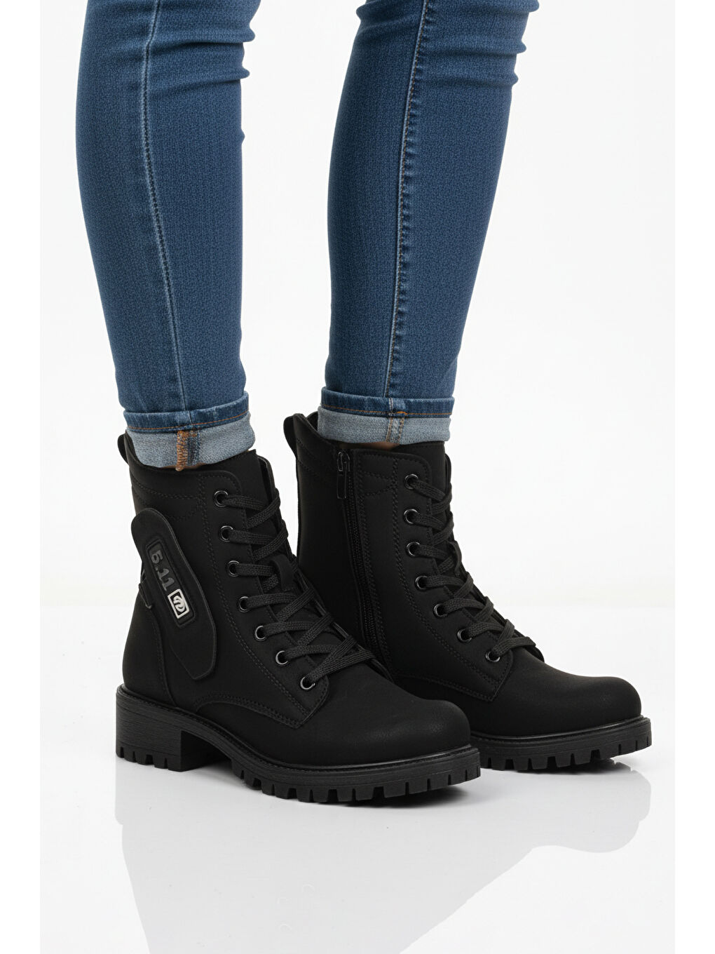 Siyah Nubuk İçi Polarlı Kaymaz Taban Fermuarlı Kadın Bot 24024 Z