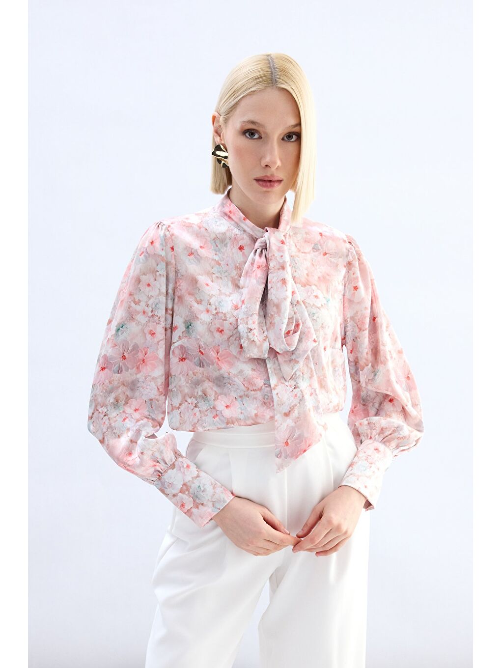 Pembe Çiçek Desenli Fularlı Gömlek - Pudra-3