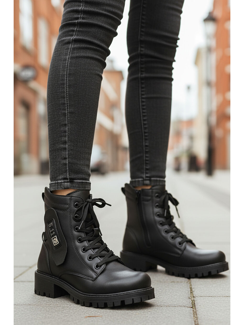 Siyah İçi Polarlı Kaymaz Taban Fermuarlı Kadın Bot 24024 Z-2