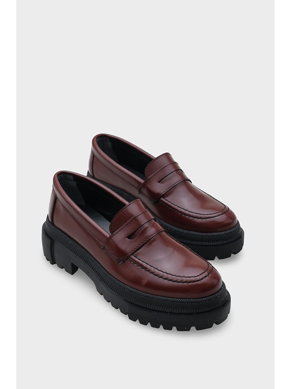 Bordo Fania Oval Burunlu Trak Tabanlı Rugan Kadın Loafer