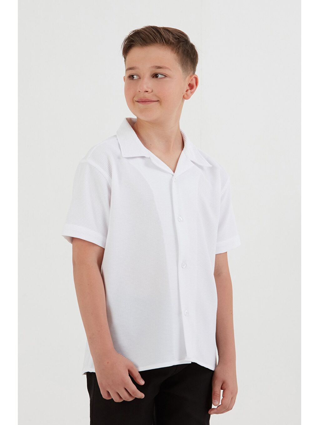 Beyaz Fitilli Kısa Kol Erkek Çocuk Gömlek-3
