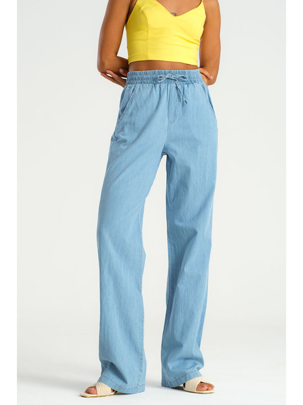 Kadın Açık Mavi Renk İnce Yazlık Kumaş Beli Lastikli Pantolon-1