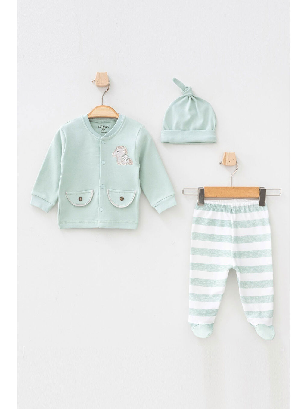 Yeşil At Nakışlı Hırka Pantolon Bere 3 'lü Alt Üst Bebek Takımı 0 Ay - 6 Ay