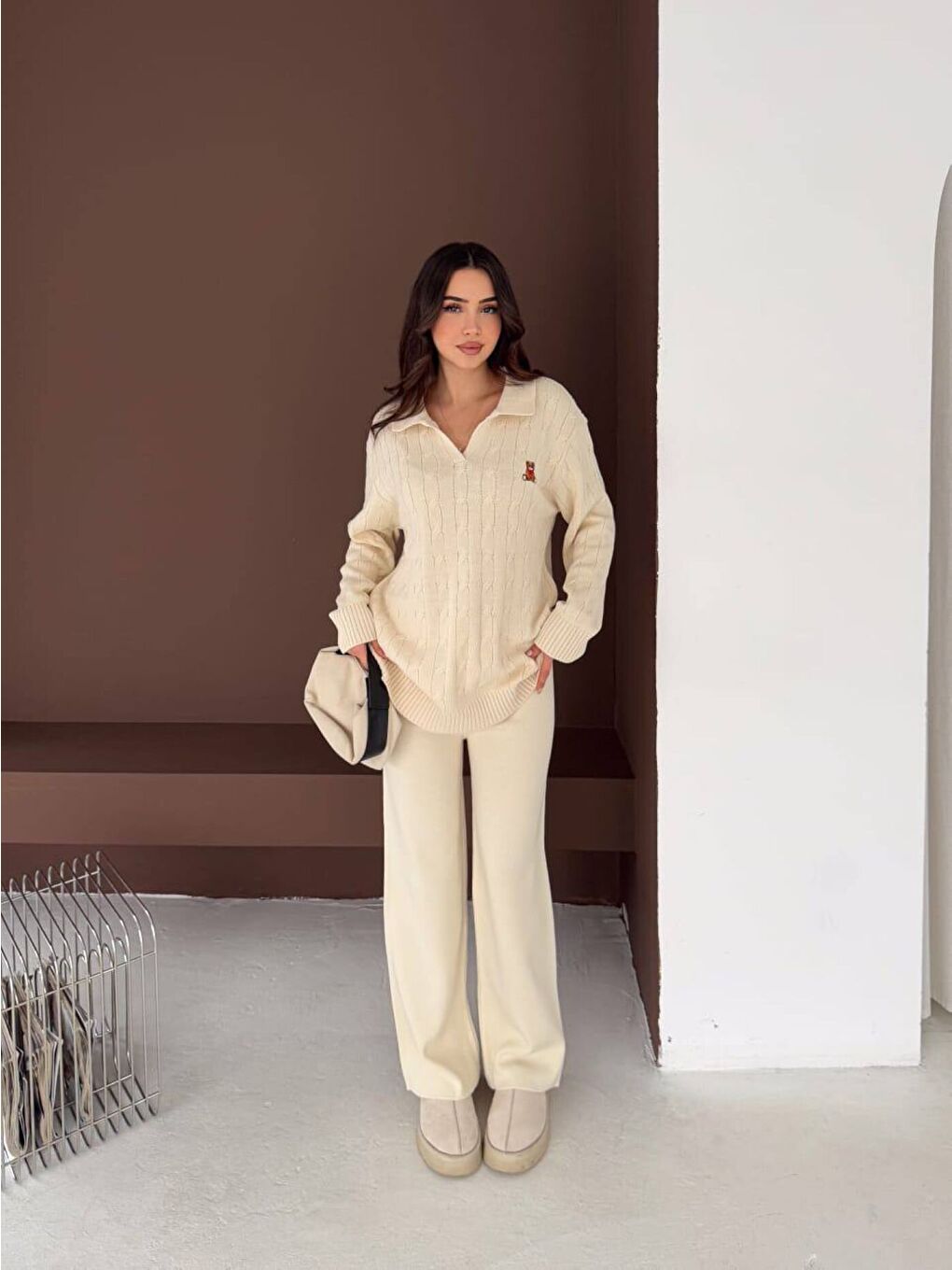 Ekru Kadın Polo Yaka Ayıcık Nakışlı Saç Örgü Dokulu Triko Takım