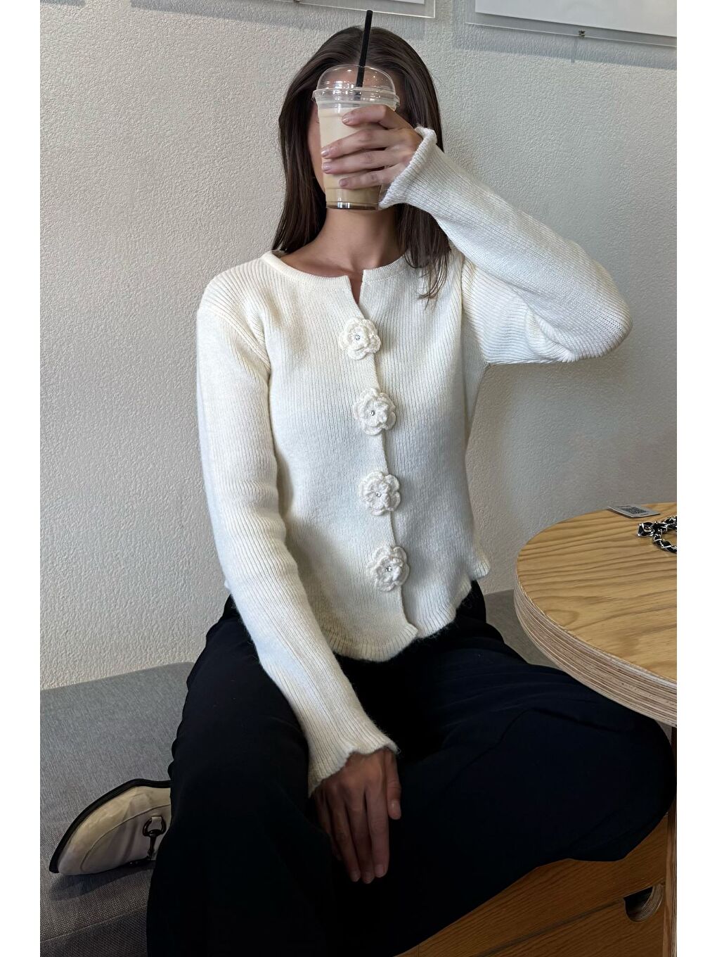 Ekru Çiçek Düğme Detaylı Triko Hırka (s,m,l Uyumludur)