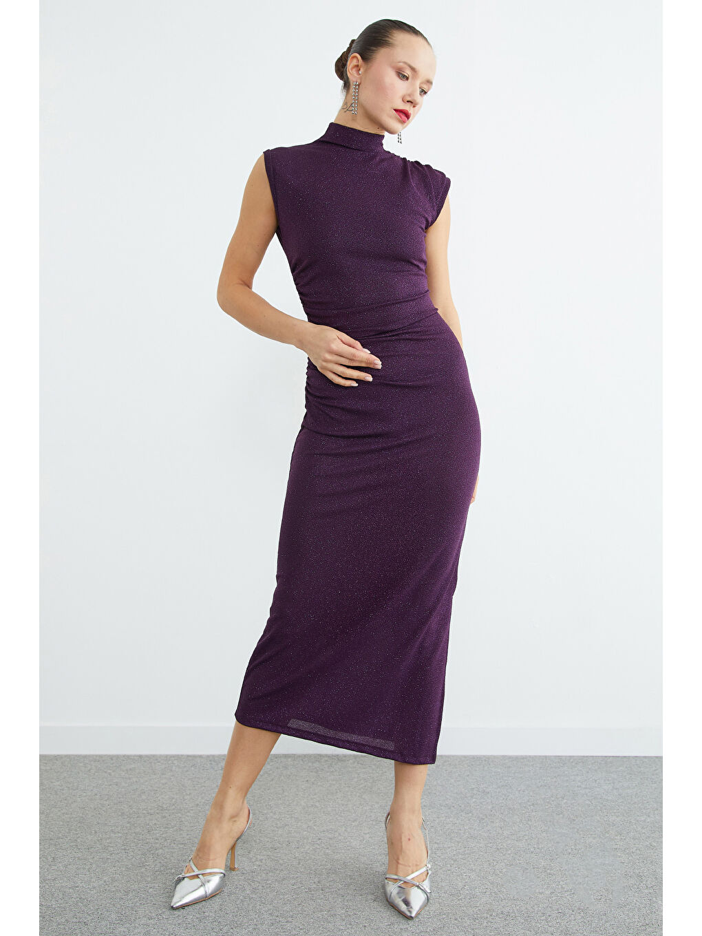 Mürdüm Beli Drapeli Simli Dik Yaka Maxi Boy Elbise-3