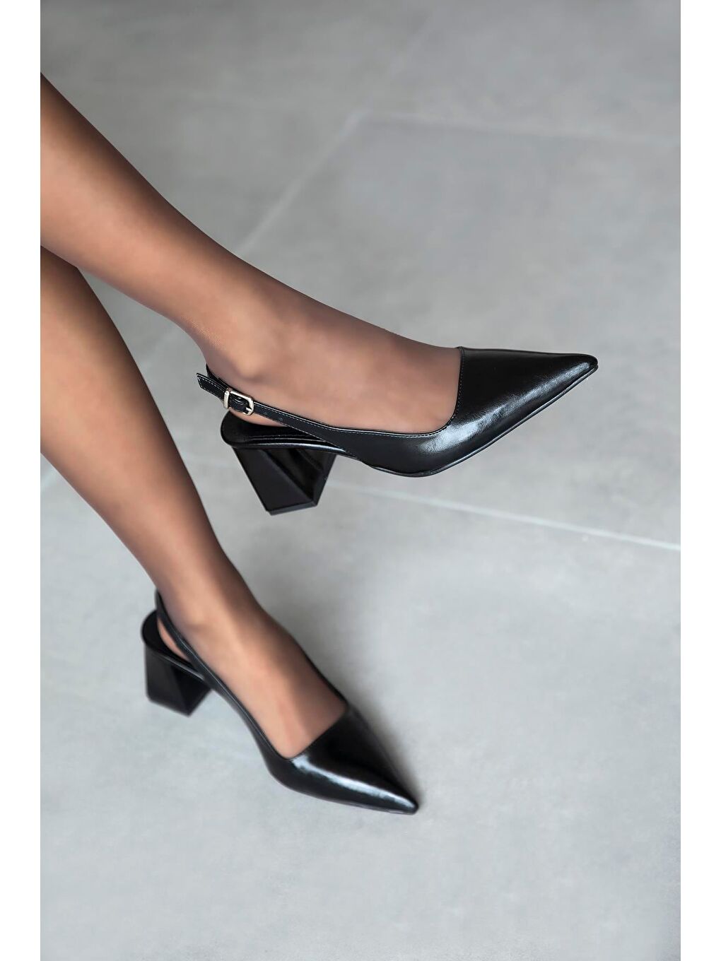 Stefan Kadın Kırışık Deri Topuklu Ayakkabı Siyah-1