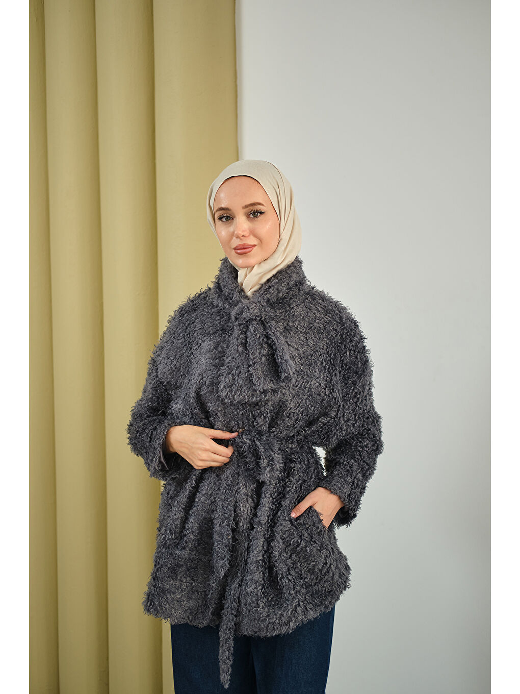 Gri Kadın Yaka Bağlamalı Pelüş Hırka Füme-1