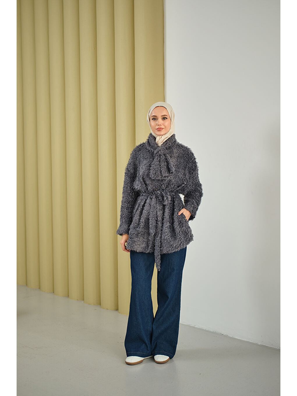 Gri Kadın Yaka Bağlamalı Pelüş Hırka Füme-2