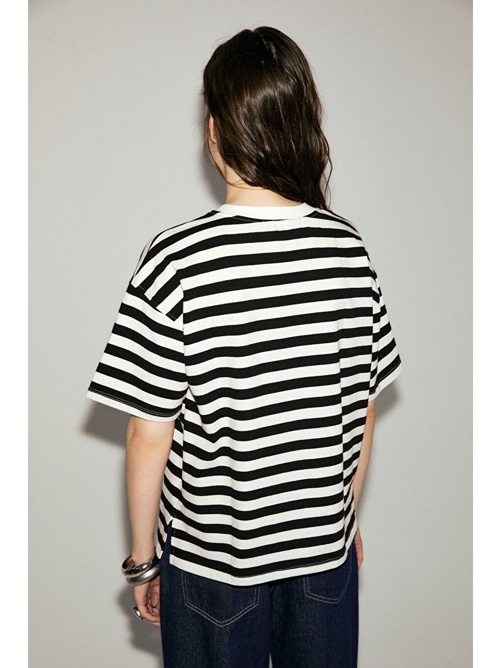 Jemmy Kadın %100 Organik Pamuk Relaxed Fit Yırtmaçlı Yuvarlak Yakalı Siyah-beyaz T-shirt-4