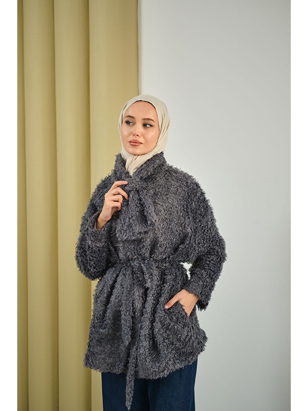 Gri Kadın Yaka Bağlamalı Pelüş Hırka Füme-3