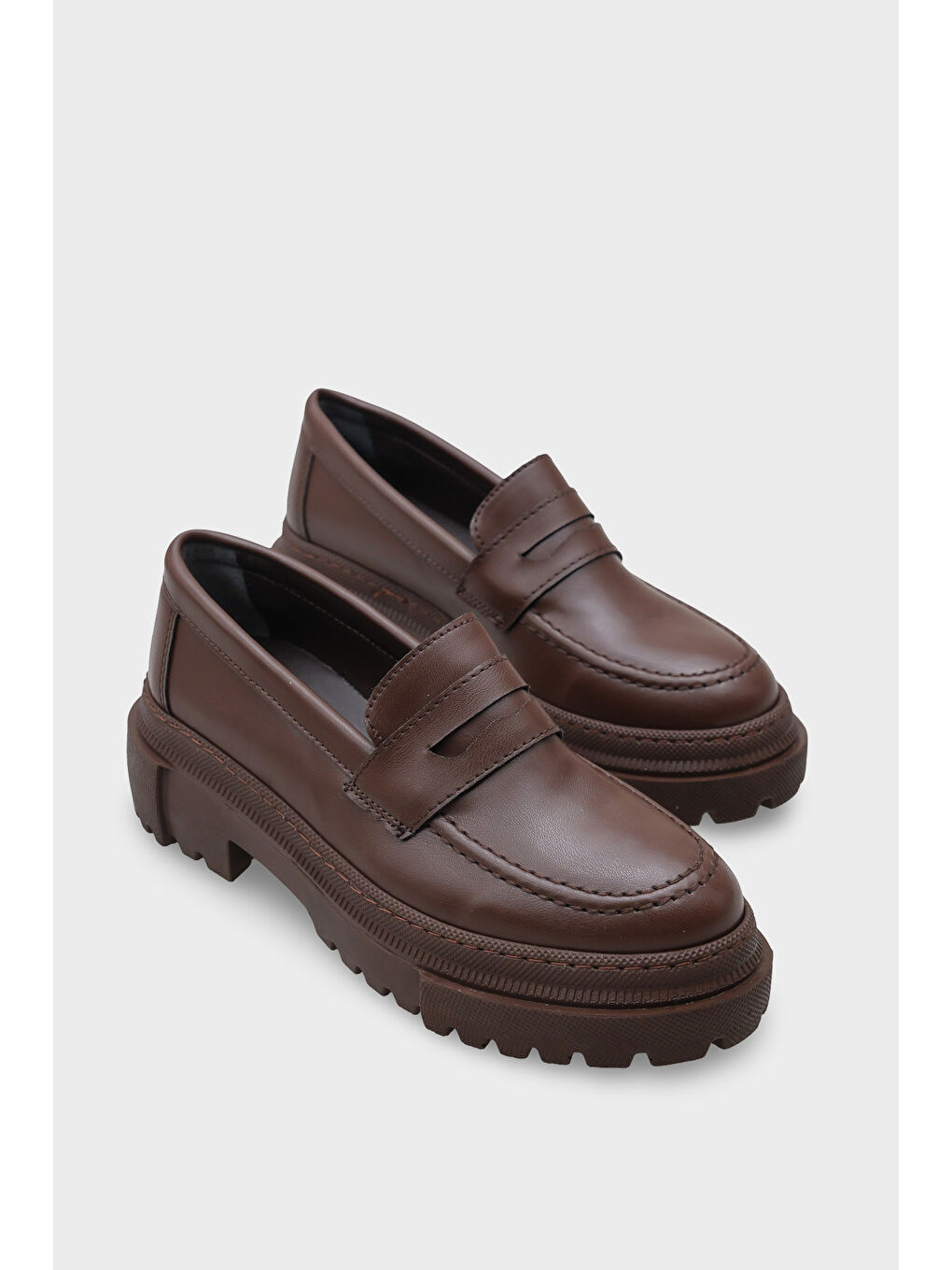 Kahverengi Fania Oval Burunlu Trak Tabanlı Rugan Kadın Loafer-1