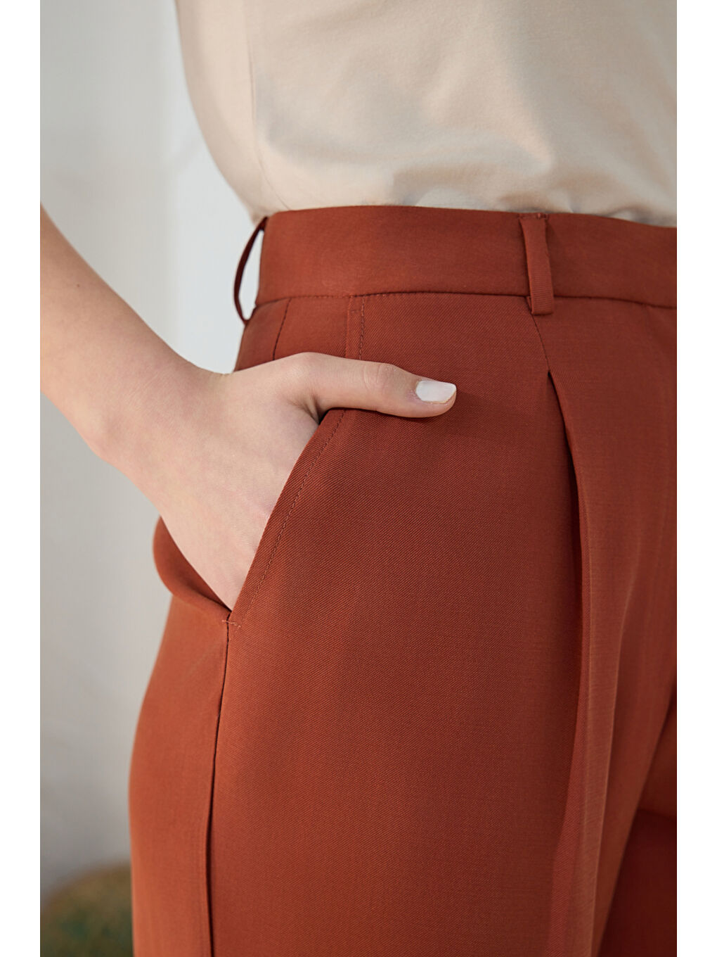 Kahverengi Tarçın Pileli Pantolon-5