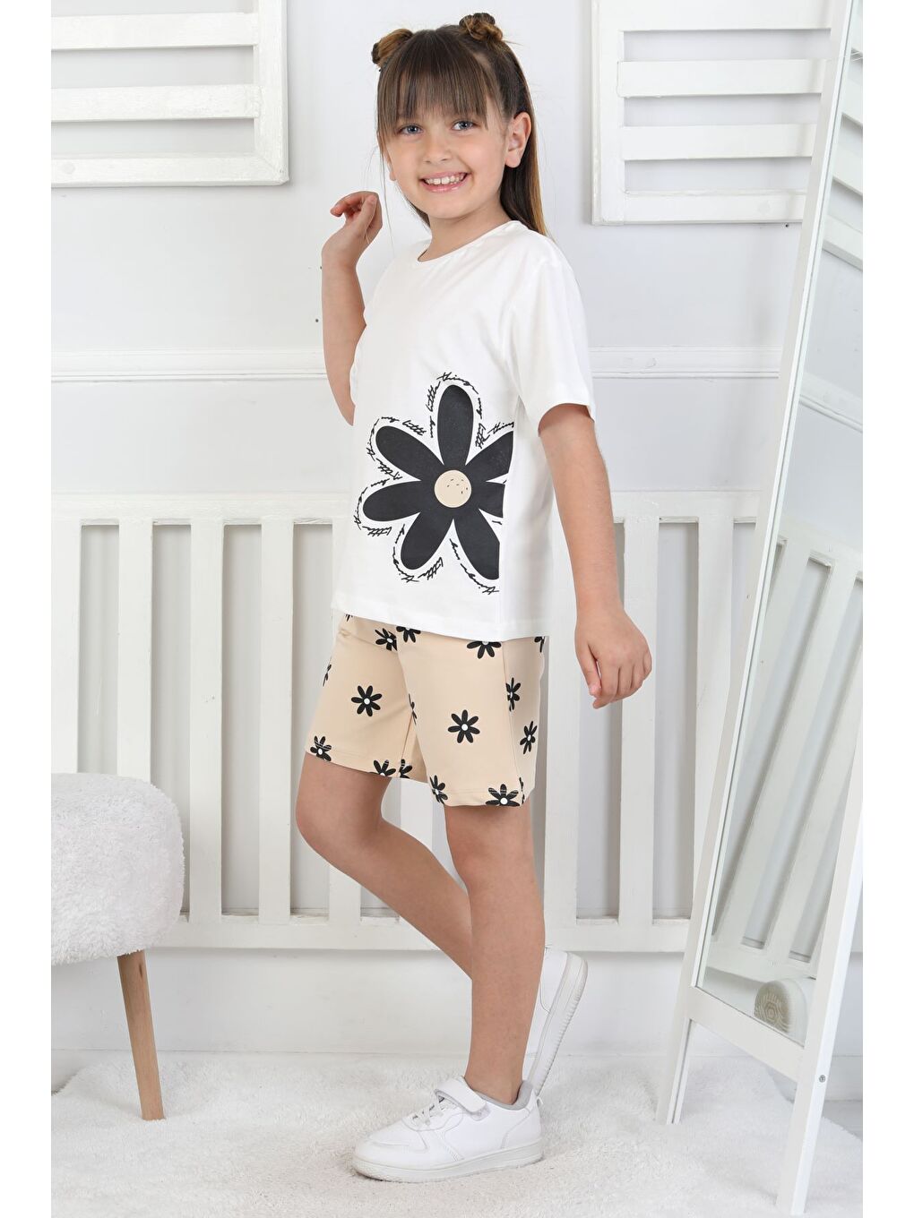 Ekru Papatya Baskılı Kısa Kollu Cepli Kız Çocuk Şort Takım-1