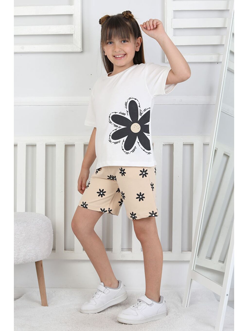 Ekru Papatya Baskılı Kısa Kollu Cepli Kız Çocuk Şort Takım-2