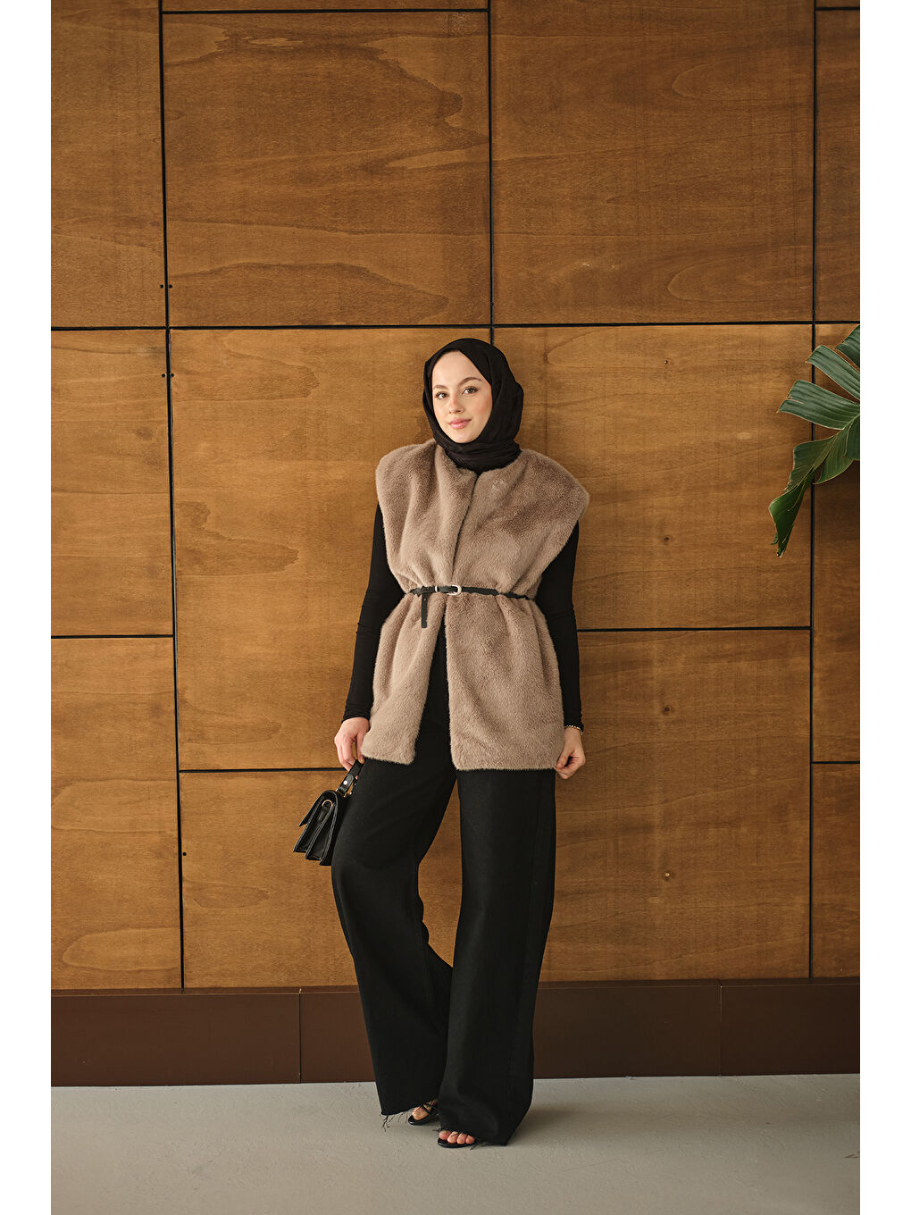 Bej Kadın Kemer Detay Pelüş Yelek Vizon-1