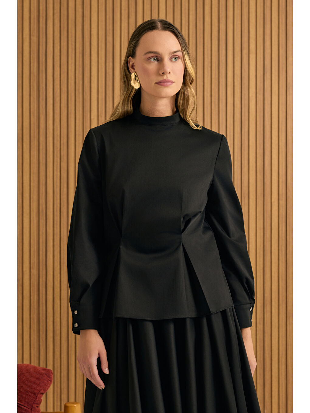 Siyah Beli Pili Detaylı Pamuk Bluz-1