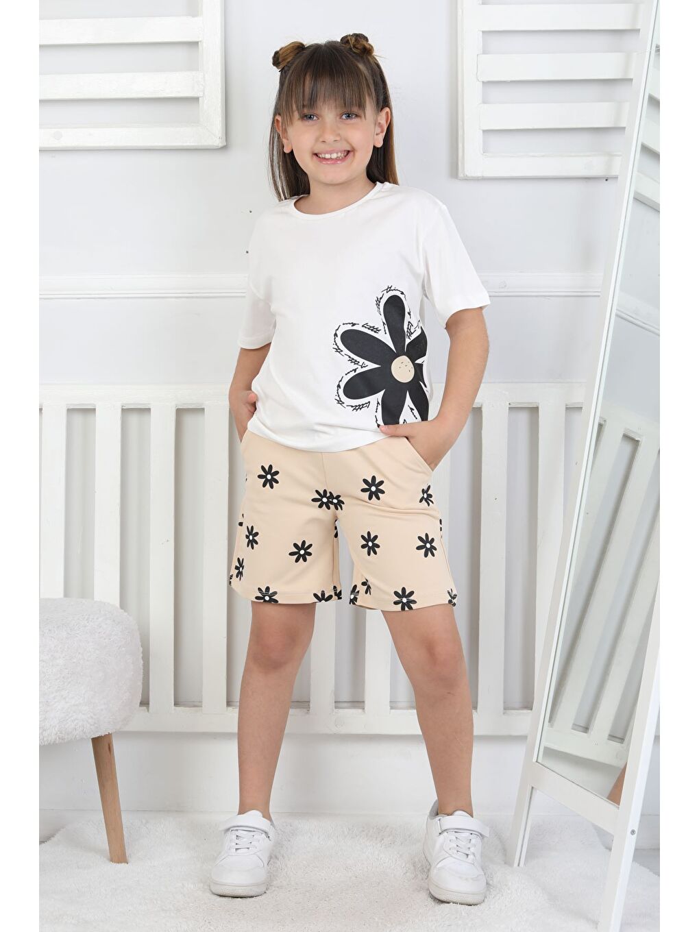 Ekru Papatya Baskılı Kısa Kollu Cepli Kız Çocuk Şort Takım-4
