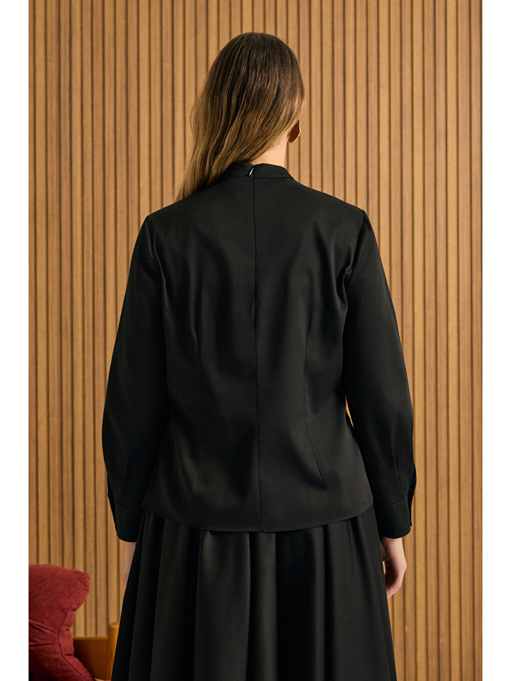 Siyah Beli Pili Detaylı Pamuk Bluz-5