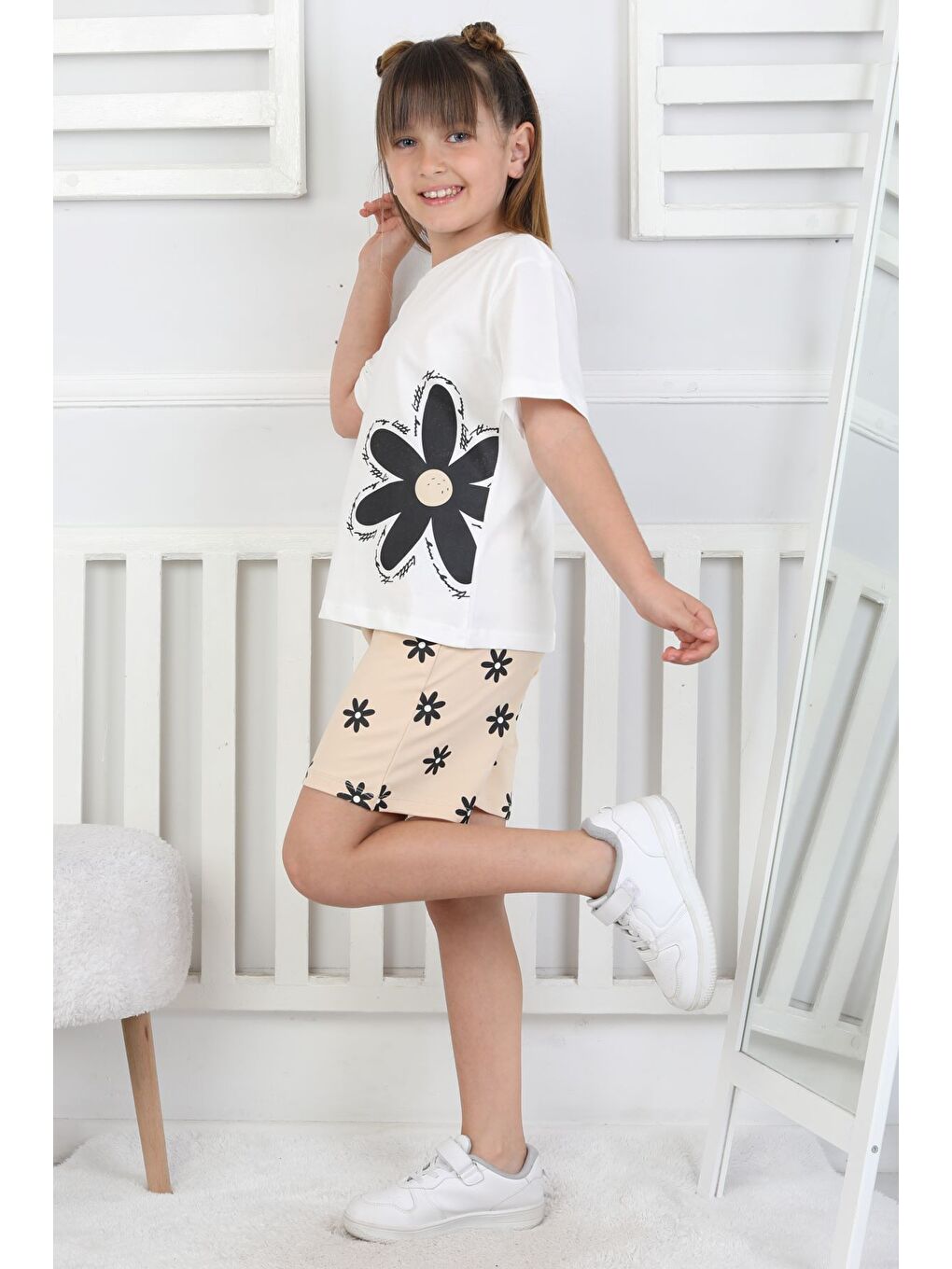 Ekru Papatya Baskılı Kısa Kollu Cepli Kız Çocuk Şort Takım-8