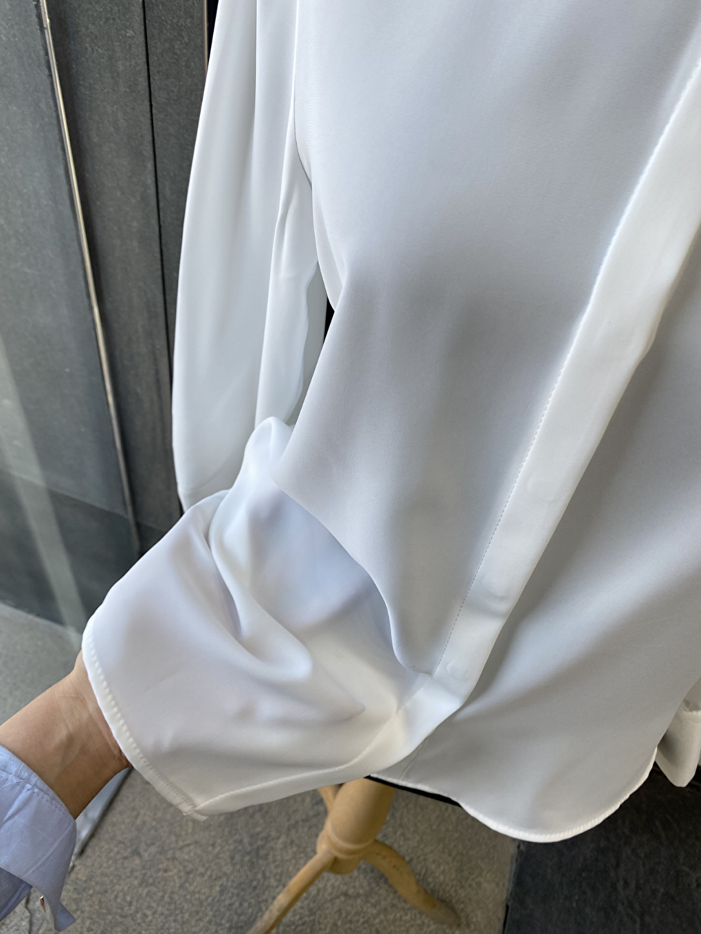 Beyaz Yakası Taşlı Basic İç Göstermeyen Gömlek-6