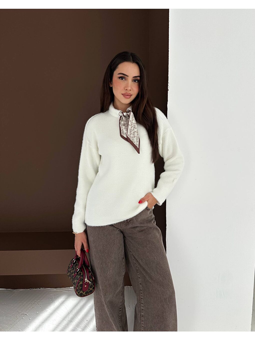 Kadın Ekru Fular Yaka Yumuşak Dokulu Triko Kazak