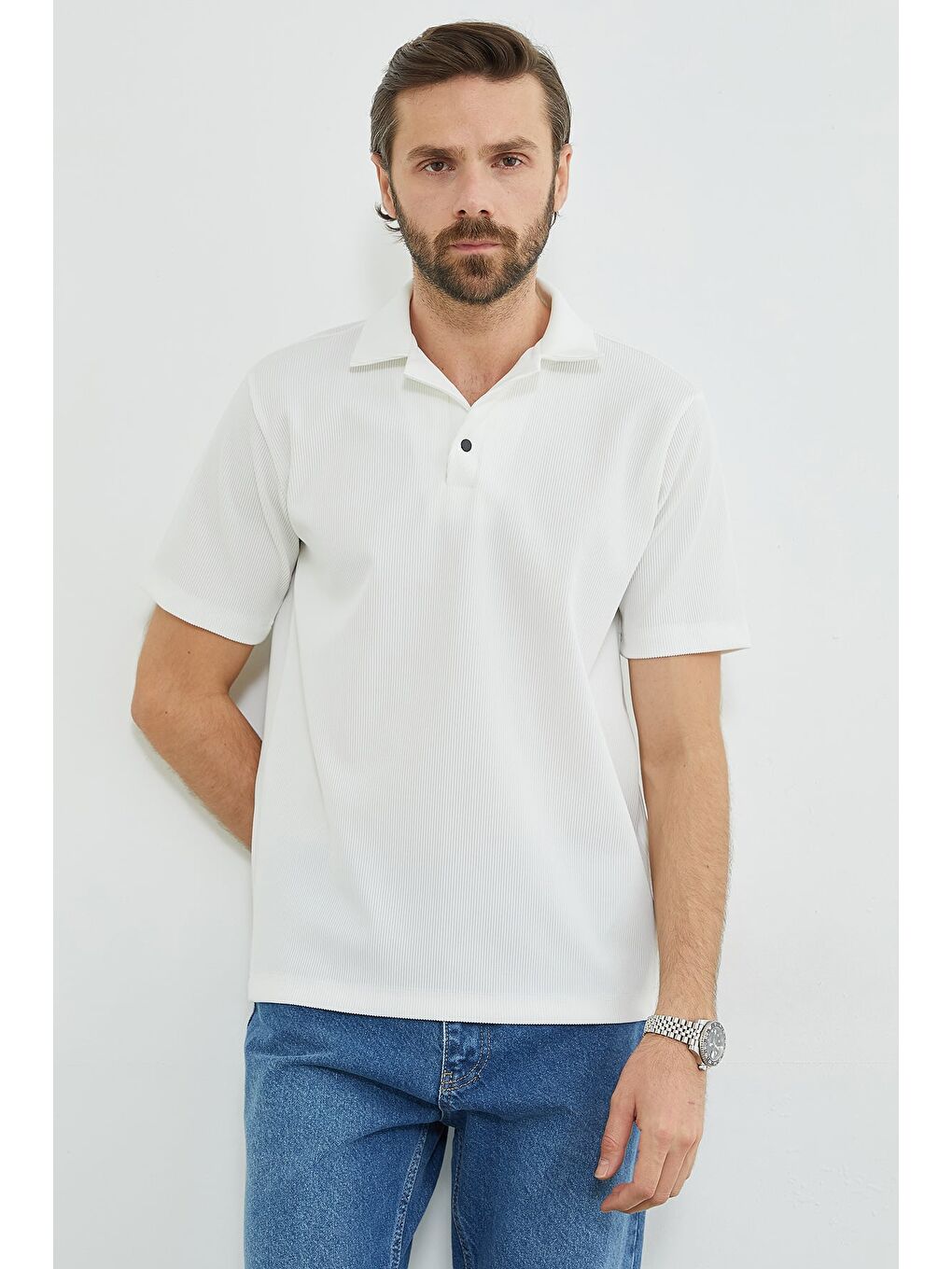 Beyaz Fitilli Tek Çıtçıtlı Polo Yaka Tişört
