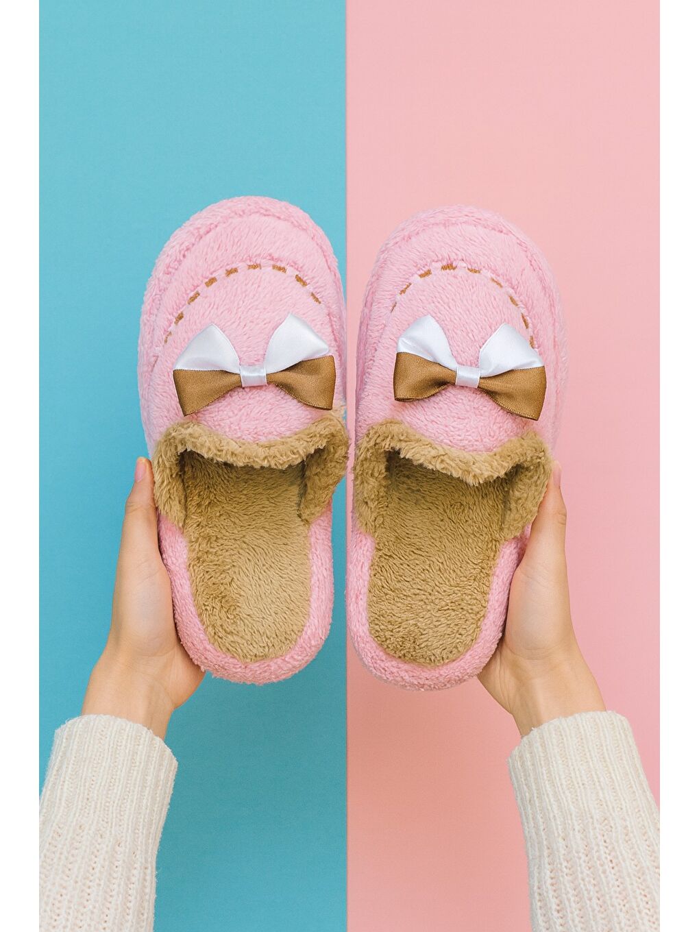 Pembe GOLDEN Fiyonklu Kapalı Kadın Ev Terliği Günlük Rahat Kışlık Terlik