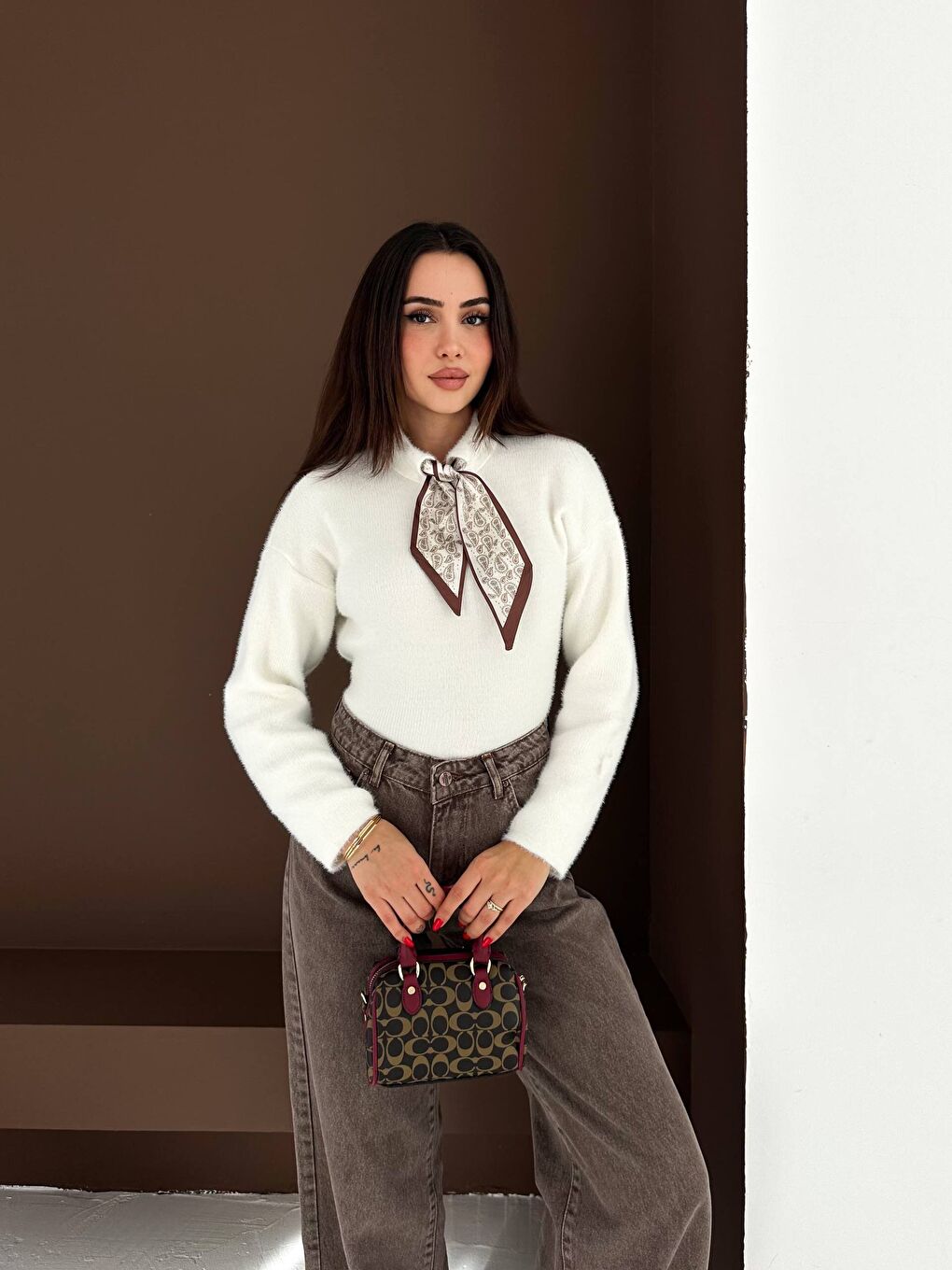 Kadın Ekru Fular Yaka Yumuşak Dokulu Triko Kazak-2