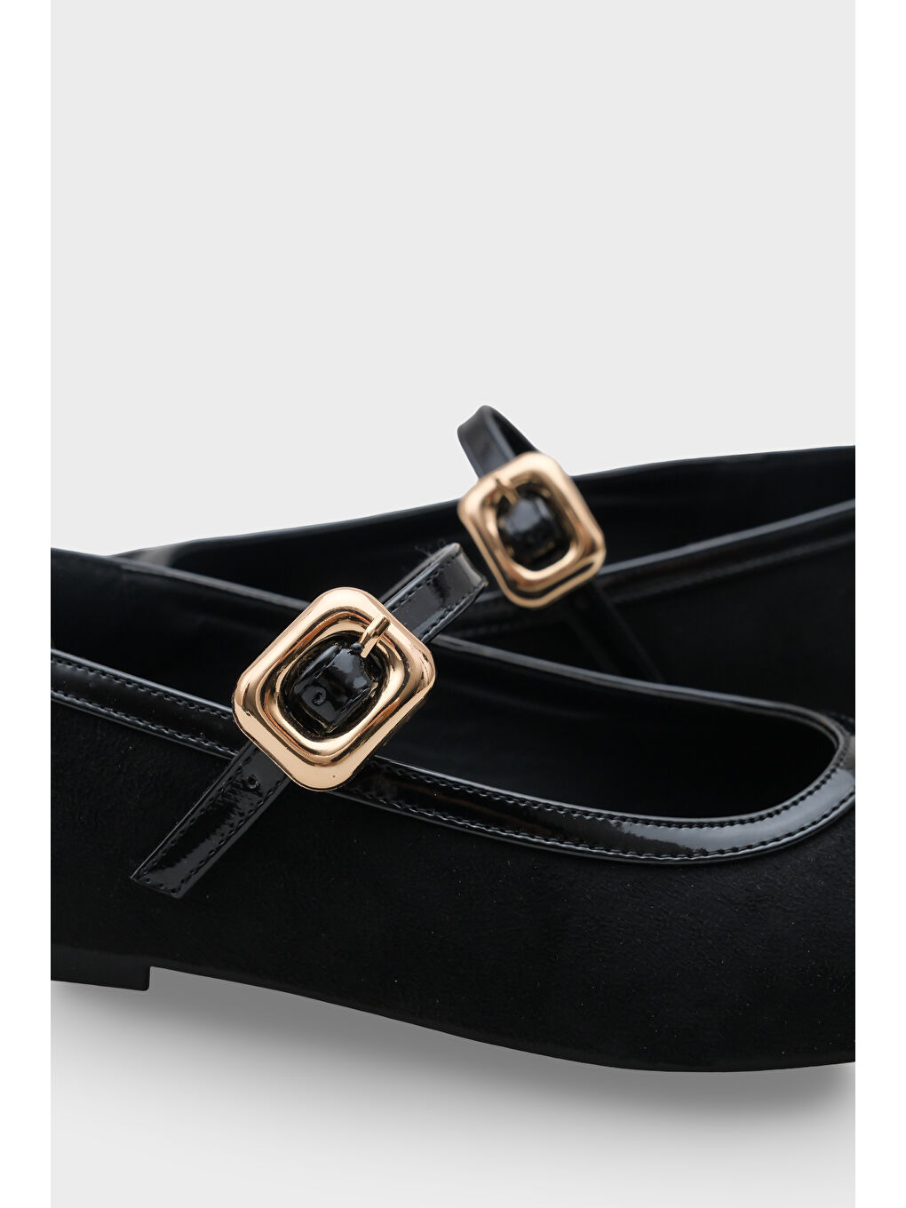 Siyah Sibelle Küt Burunlu Tokalı Bantlı Suni Süet Kadın Babet-3