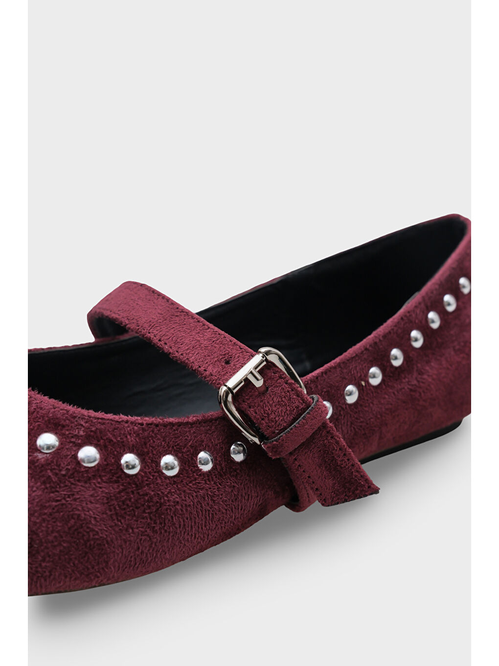 Bordo Penelop Yuvarlak Burunlu Metal Aksesuarlı Tokalı Suni Süet Kadın Babet-3