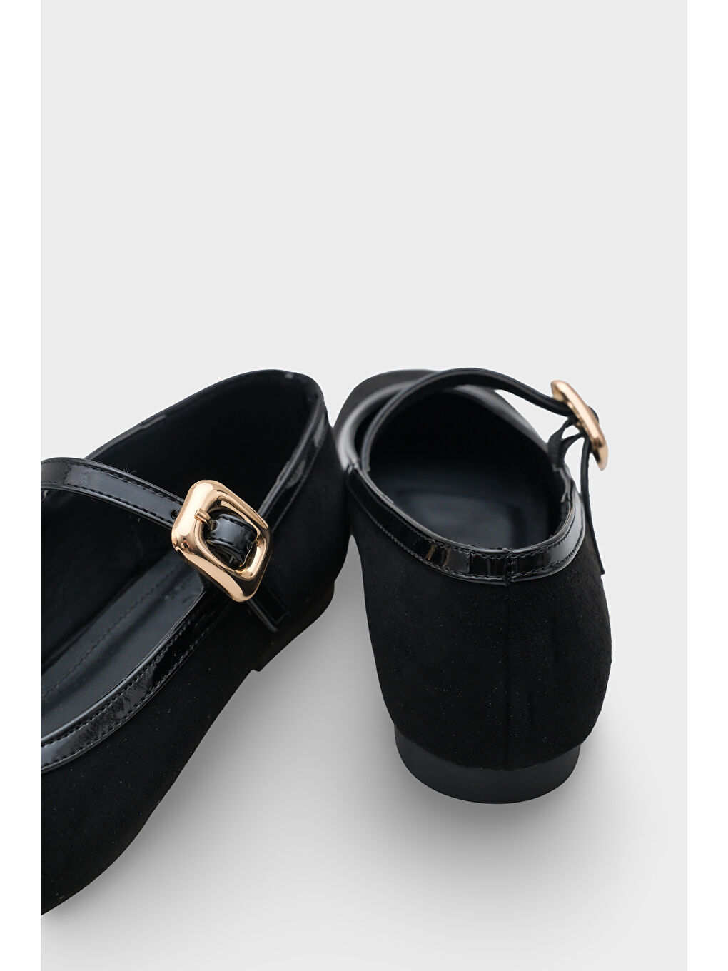 Siyah Sibelle Küt Burunlu Tokalı Bantlı Suni Süet Kadın Babet-4