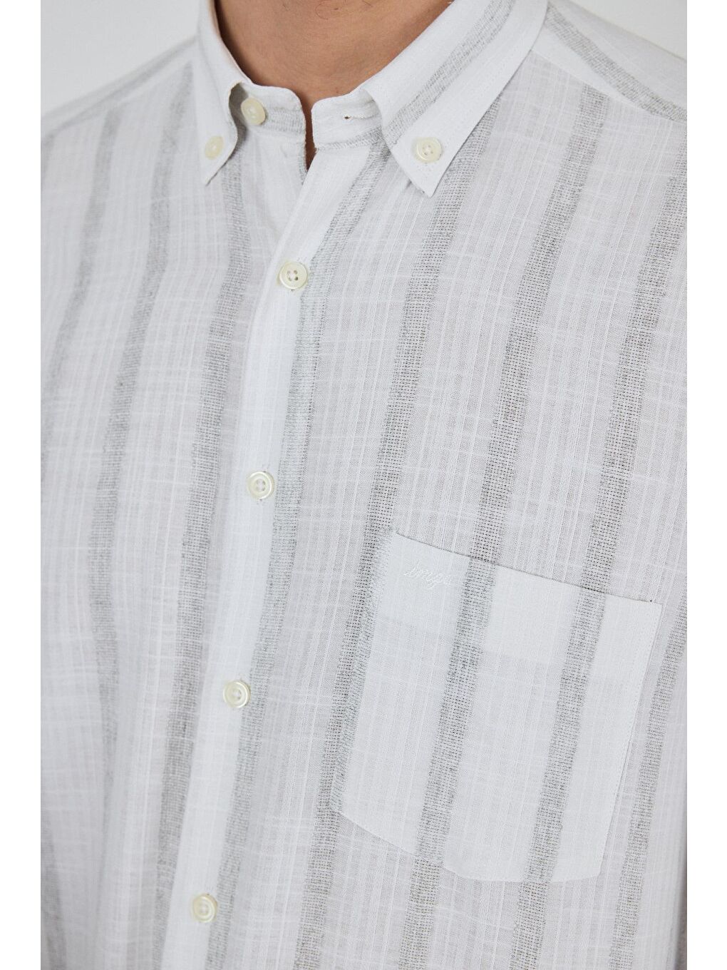 Beyaz Uzun Kol Çizgili Desen Bez Ayağı Düğmeli Yaka Cepli Pamuklu Casual Comfort Fit Gömlek 1004250190-3