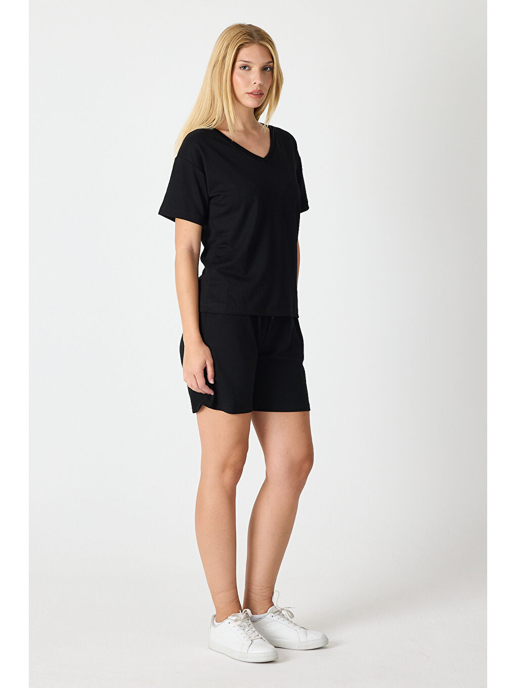 Siyah Kadın V Yaka Kısa Kol Şort Takım 2996-1