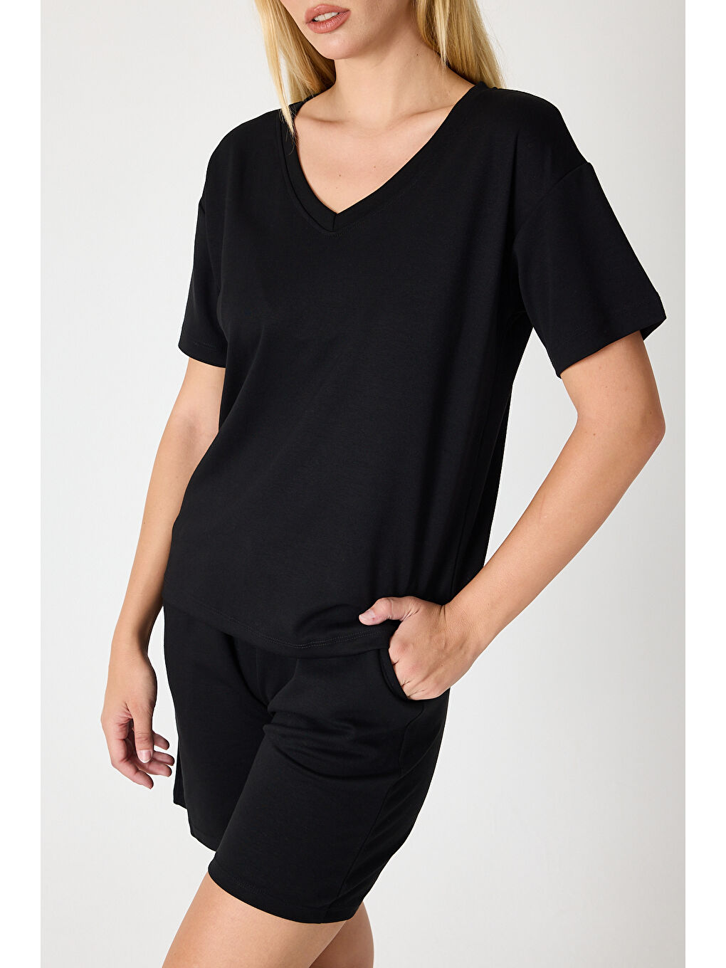 Siyah Kadın V Yaka Kısa Kol Şort Takım 2996-3