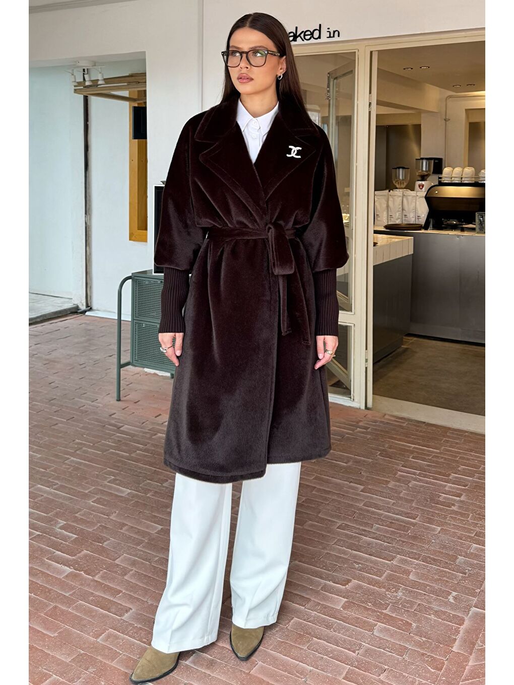 Kahverengi Kadın Su Fırçalı Kuşaklı Kaşe Kaban