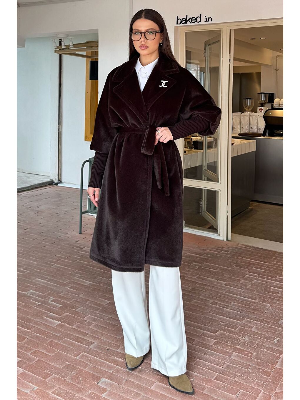 Kahverengi Kadın Su Fırçalı Kuşaklı Kaşe Kaban-1