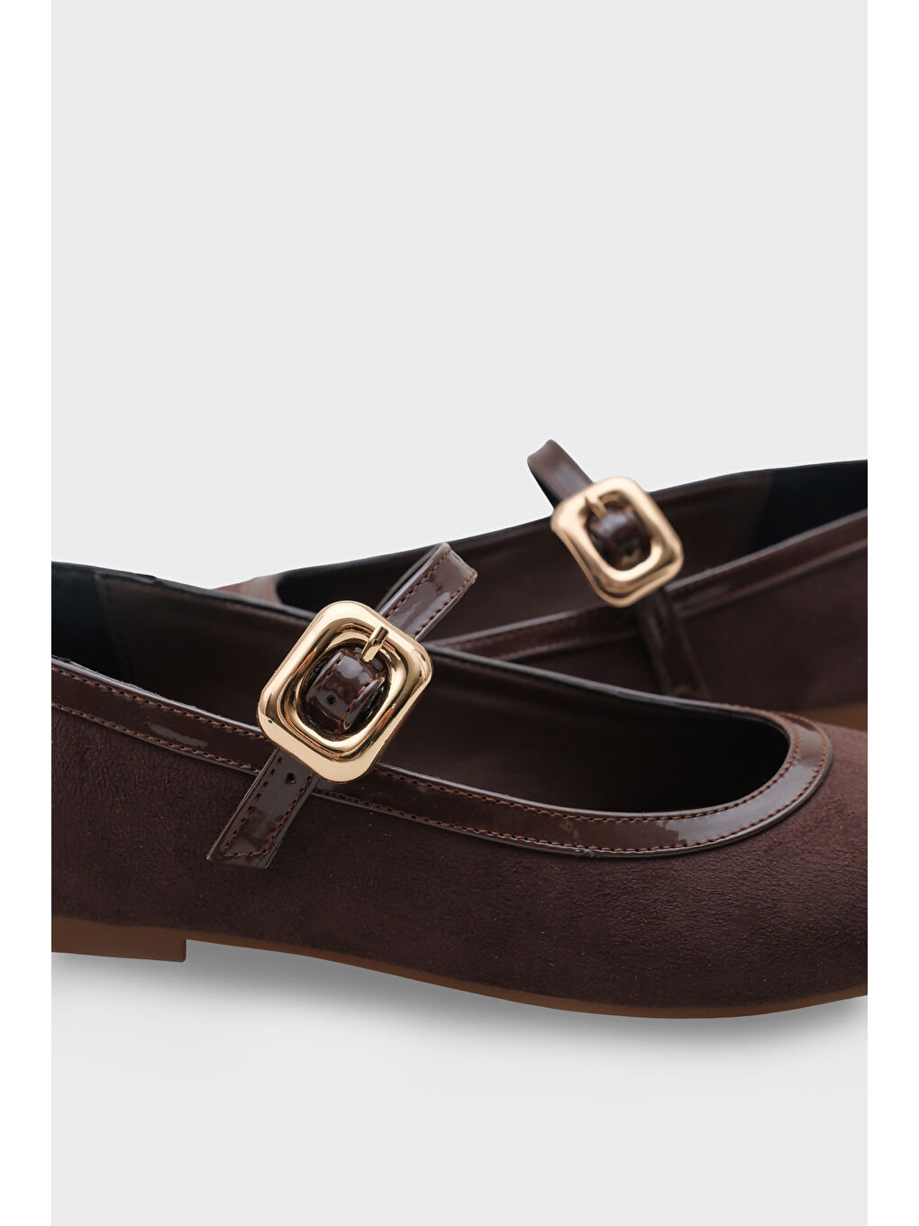 Kahverengi Sibelle Küt Burunlu Tokalı Bantlı Suni Süet Kadın Babet-3