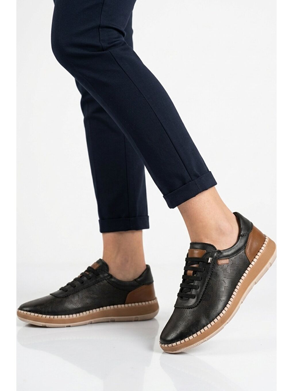 Siyah Hakiki Deri Anatomik Kadın Casual Ayakkabı Z543 Z-1