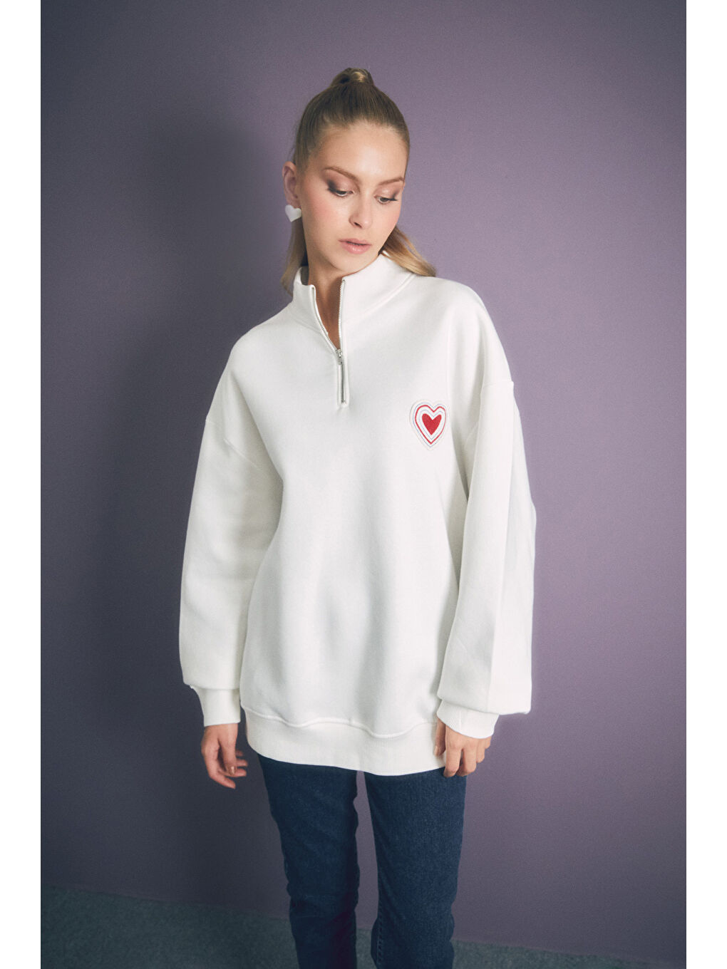 Fullamoda Ekru Kalp Nakışlı Dik Yaka Oversize Sweatshirt - 2