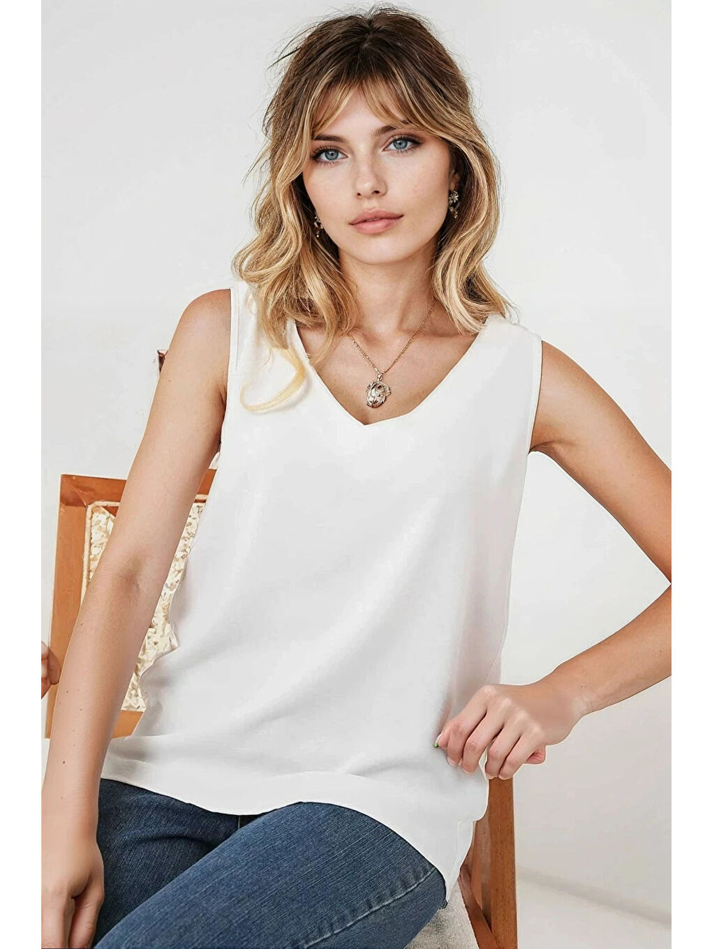 Kadın Beyaz V Yaka Sıfır Kol Bluz HZL25S-BD19501-2